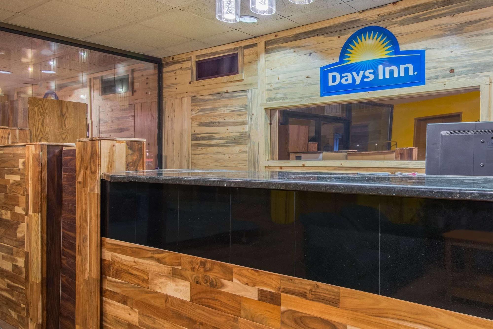 Days Inn Missoula University Bagian luar foto