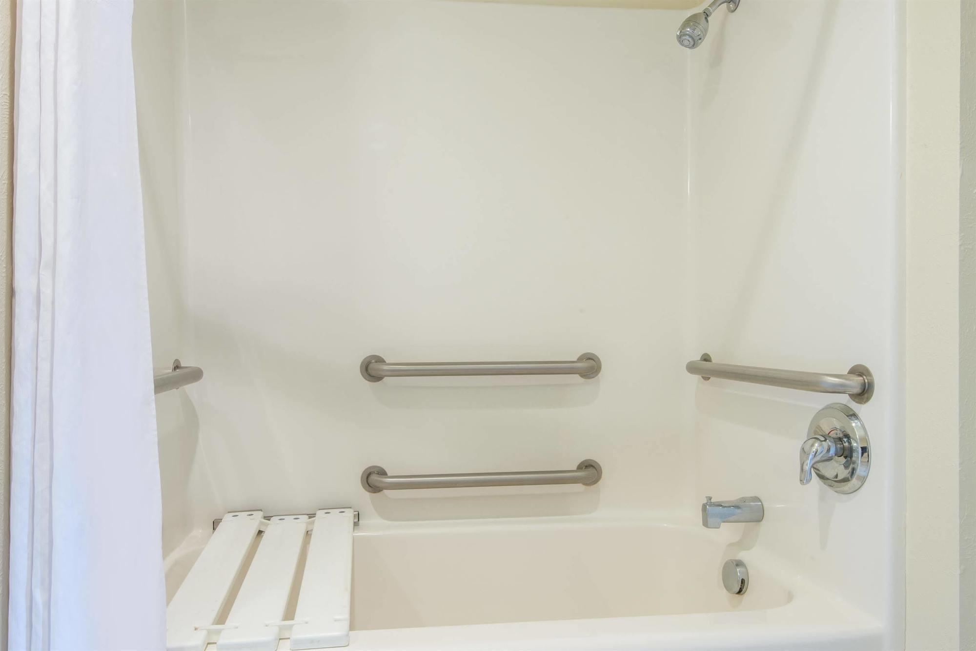 Days Inn Missoula University Bagian luar foto