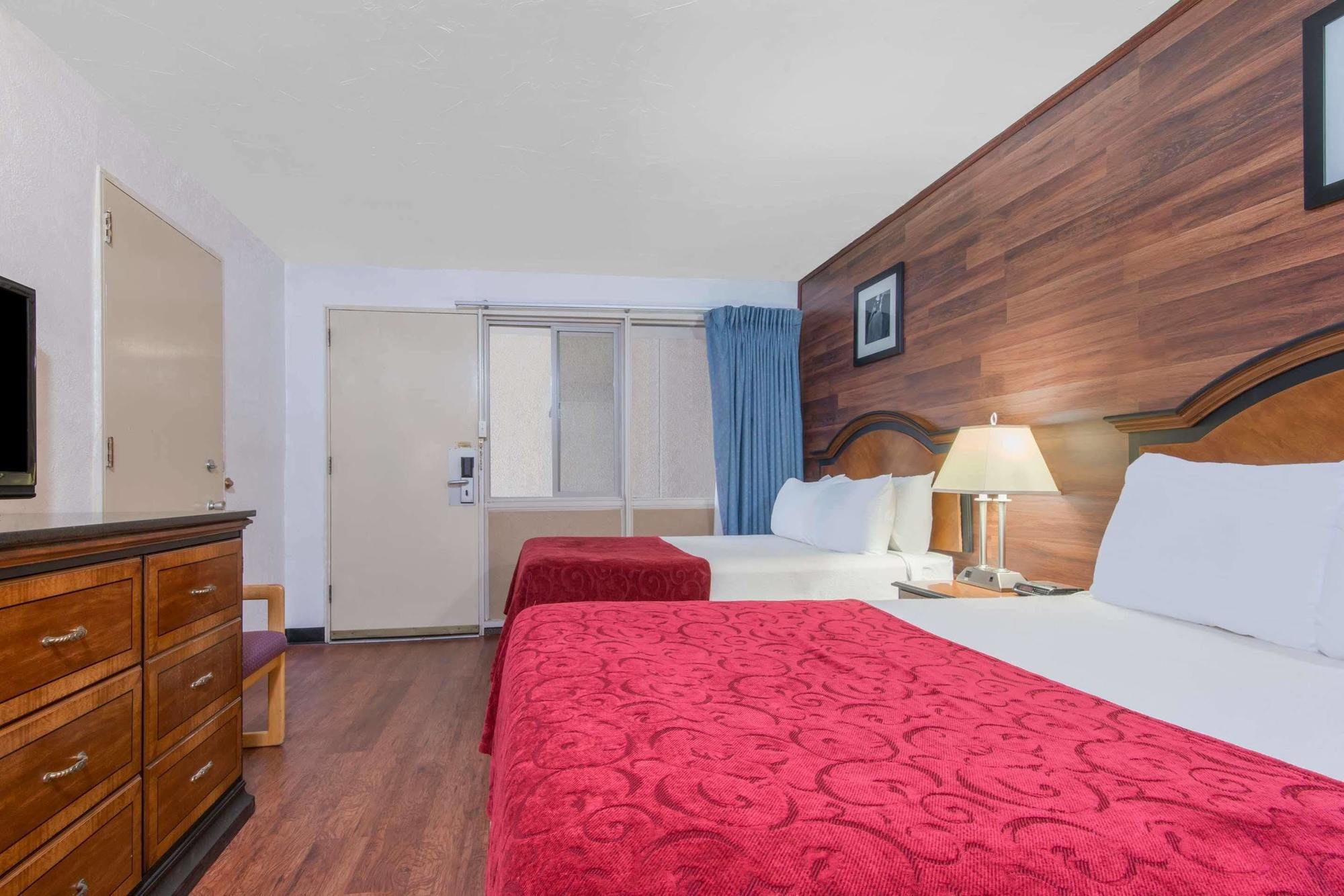 Days Inn Missoula University Bagian luar foto