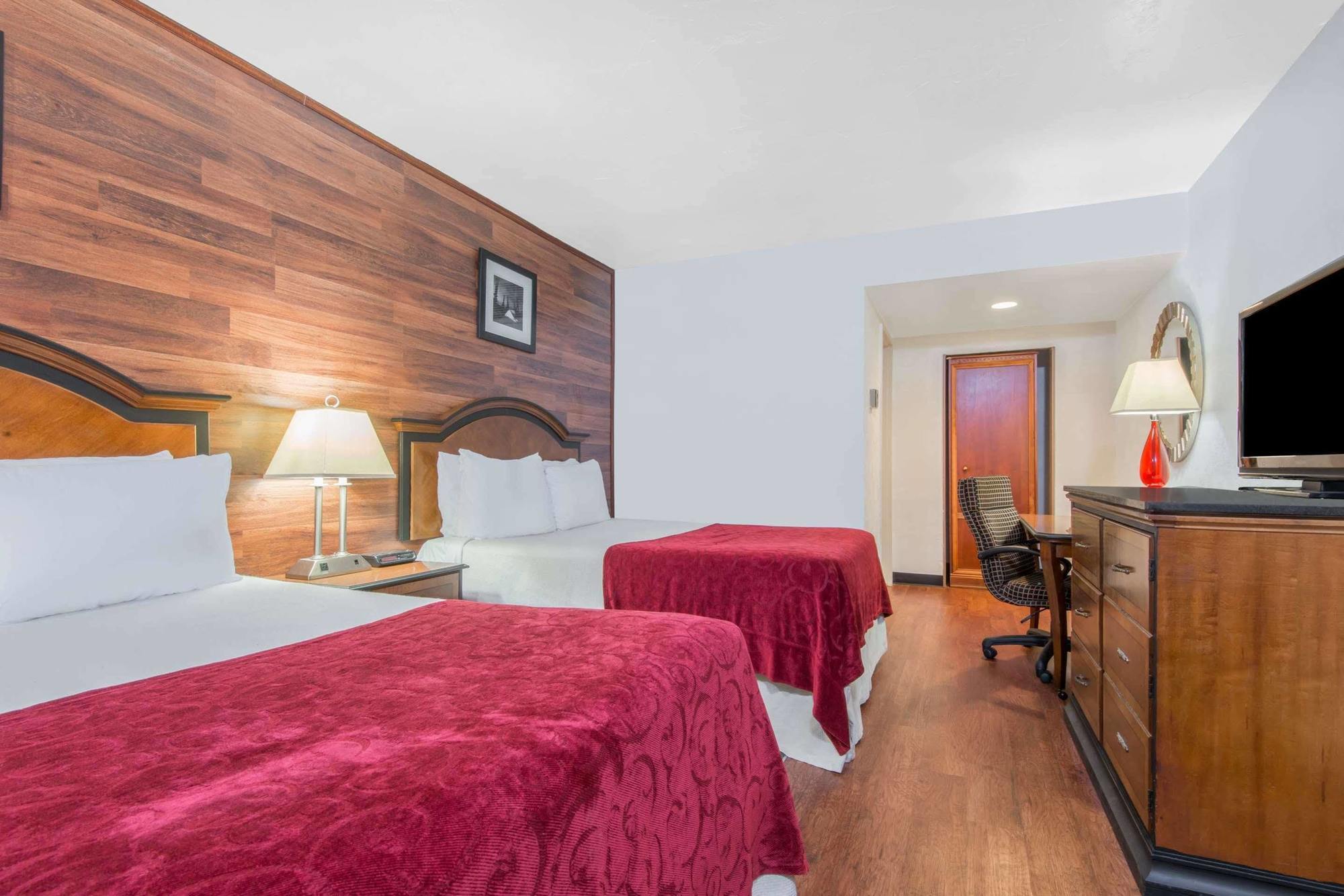 Days Inn Missoula University Bagian luar foto