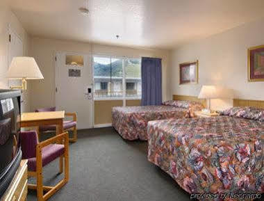 Days Inn Missoula University Bagian luar foto