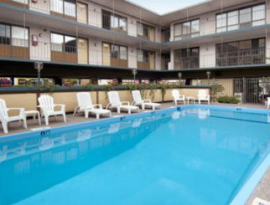 Days Inn Missoula University Bagian luar foto